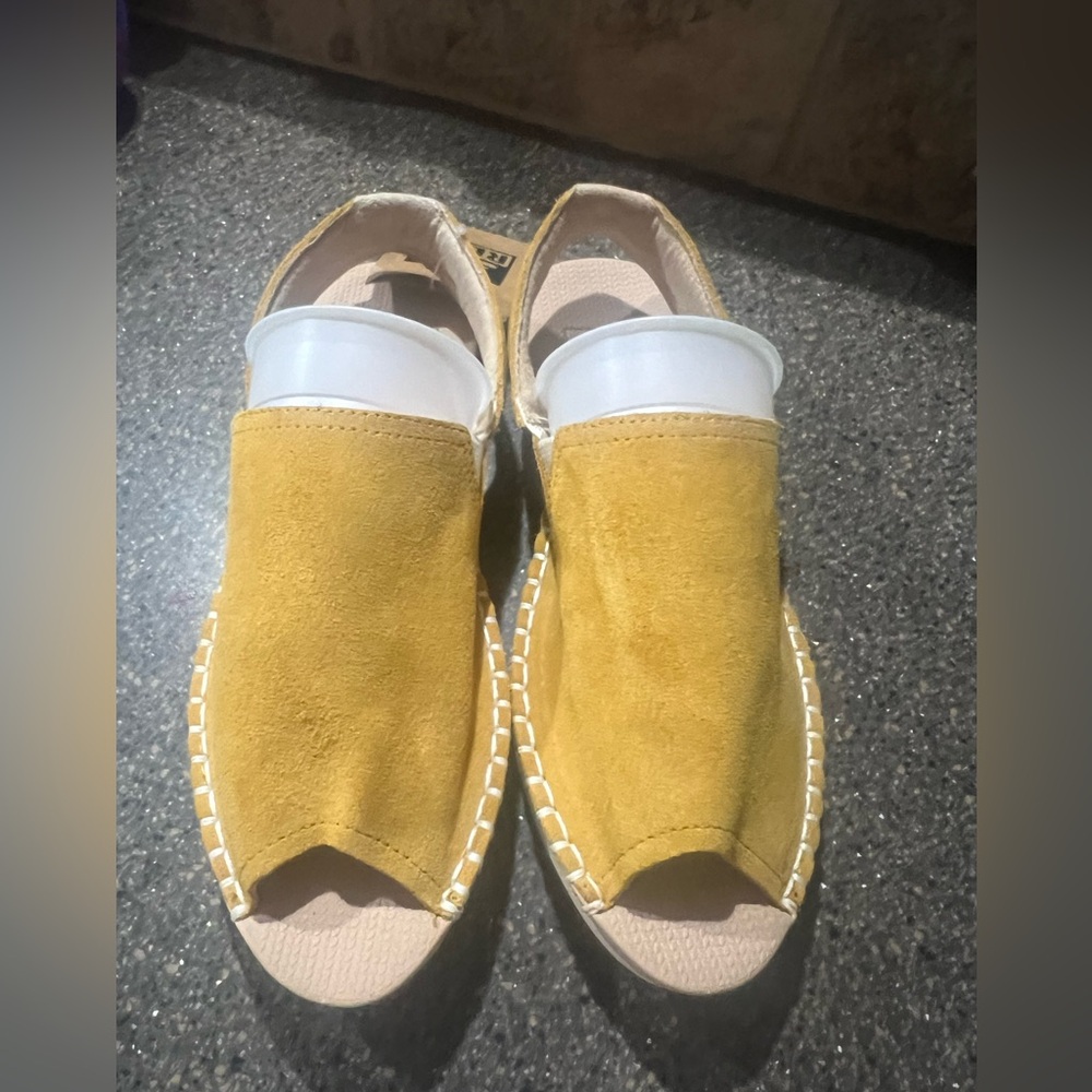 Reef Sandals Women 8.5 Slingback Mustard Yellow Escape Sling Peep Toe NWT